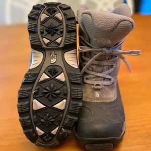 North Face winter boots size 8.5